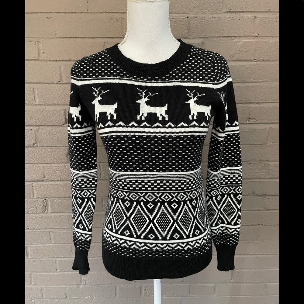 Old Navy Deer Print Sweater XS
